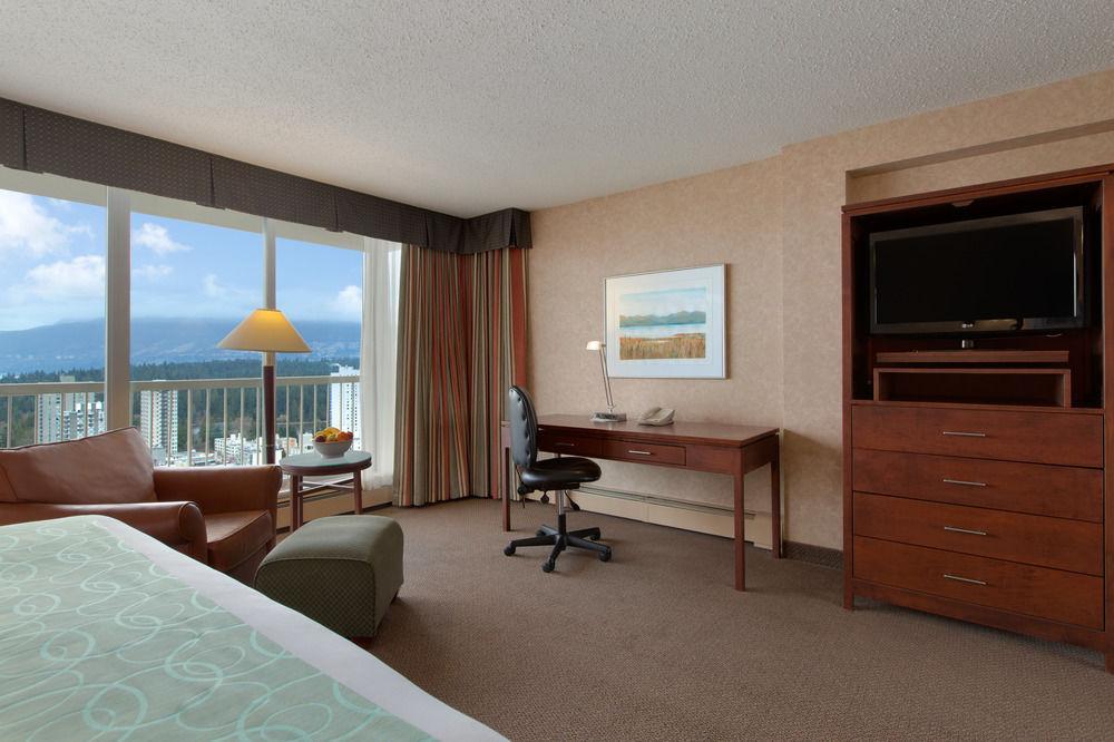 Coast Plaza Hotel And Suites แวนคูเวอร์ ภายนอก รูปภาพ