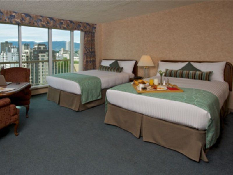 Coast Plaza Hotel And Suites แวนคูเวอร์ ภายนอก รูปภาพ